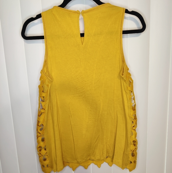 Loft Yellow Sleeveless Blouse with Cutout Pattern Womens Small Petite - Picture 2 of 3